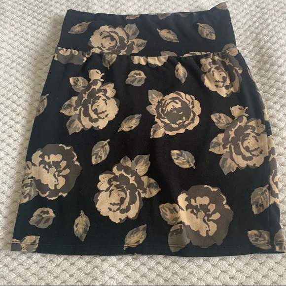 Cute & Classy Black with Beige Floral Skirt by Talula - Picture 6 of 11